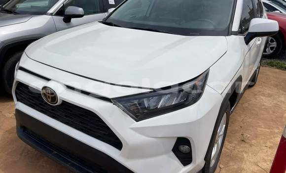 Acheter Occasion Voiture Toyota RAV4 Blanc à Luanda, Province de Luanda Acheter Occasion Voiture Toyota RAV4 Blanc à Luanda, Province de Luanda