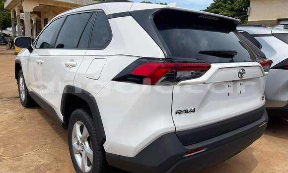 Acheter Occasion Voiture Toyota RAV4 Blanc à Luanda, Province de Luanda Acheter Occasion Voiture Toyota RAV4 Blanc à Luanda, Province de Luanda