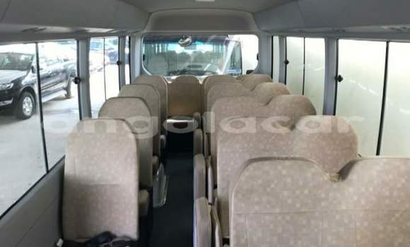 Acheter Occasion Voiture Toyota Coaster Blanc à Luanda, Province de Luanda Acheter Occasion Voiture Toyota Coaster Blanc à Luanda, Province de Luanda
