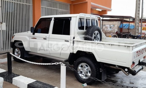 Acheter Occasion Voiture Toyota Land Cruiser Blanc à Luanda, Province de Luanda Acheter Occasion Voiture Toyota Land Cruiser Blanc à Luanda, Province de Luanda