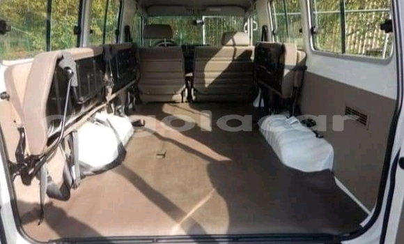 Acheter Occasion Voiture Toyota Land Cruiser Blanc à Lobito, Benguela Acheter Occasion Voiture Toyota Land Cruiser Blanc à Lobito, Benguela