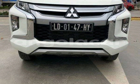 Buy Used Toyota Hilux White Car in Lobito in Benguela Buy Used Toyota Hilux White Car in Lobito in Benguela