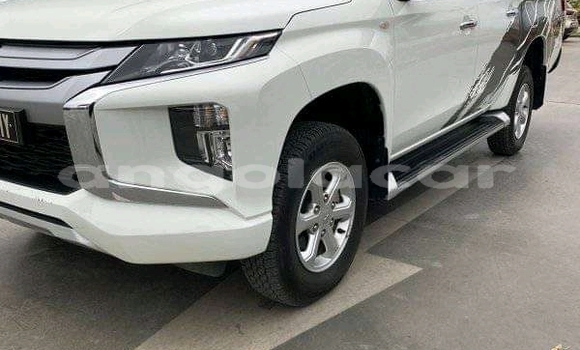 Buy Used Toyota Hilux White Car in Lobito in Benguela Buy Used Toyota Hilux White Car in Lobito in Benguela