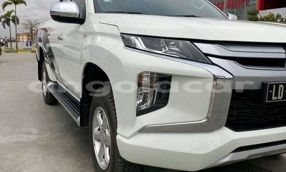 Buy Used Toyota Hilux White Car in Lobito in Benguela Buy Used Toyota Hilux White Car in Lobito in Benguela