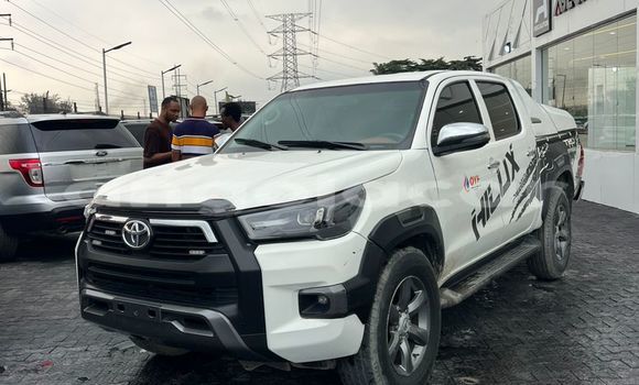 Comprar Usado Toyota Hilux Branco Carro em Lobito em Benguela