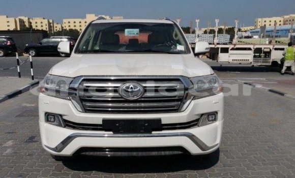 Acheter Import Voiture Toyota Land Cruiser Blanc à Import - Dubai, Province de Bengo Acheter Import Voiture Toyota Land Cruiser Blanc à Import - Dubai, Province de Bengo