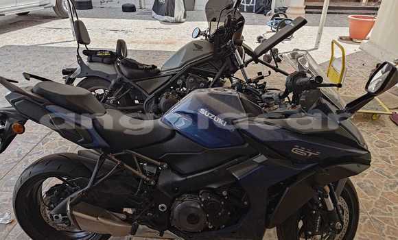 Comprar Usado Suzuki GSX Azul Moto em Luanda em Luanda Province Comprar Usado Suzuki GSX Azul Moto em Luanda em Luanda Province
