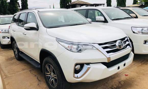 Buy Used Toyota Fortuner White Car in Luanda in Luanda Province Buy Used Toyota Fortuner White Car in Luanda in Luanda Province