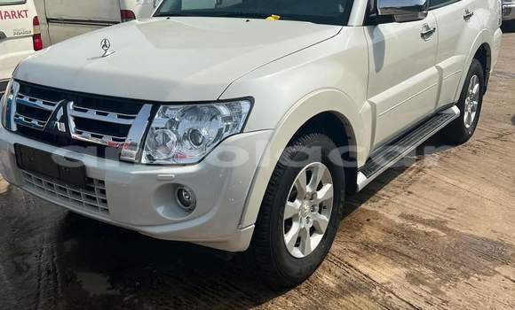 Comprar Usado Mitsubishi Pajero Branco Carro em Luanda em Luanda Province Comprar Usado Mitsubishi Pajero Branco Carro em Luanda em Luanda Province