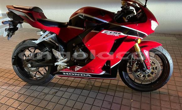 Comprar Usado Honda CBR Vermelho Moto em Luanda em Luanda Province