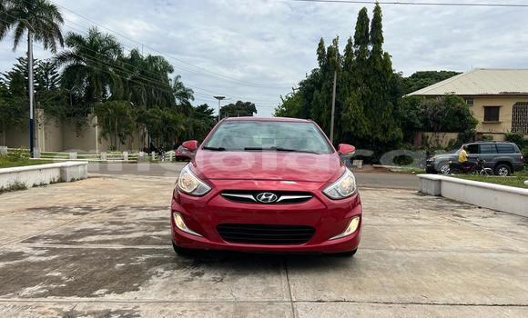 Comprar Usado Hyundai Accent Vermelho Carro em Luanda em Luanda Province