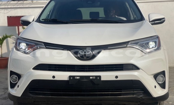 Buy Used Toyota RAV4 White Car in Luanda in Luanda Province