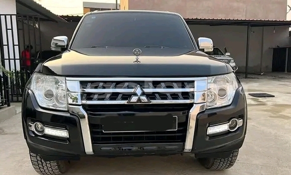 Buy Used Mitsubishi Pajero Black Car in Luanda in Luanda Province Buy Used Mitsubishi Pajero Black Car in Luanda in Luanda Province