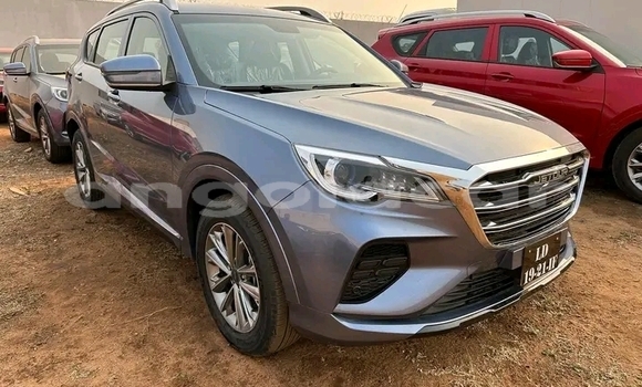 Comprar Usado JAC J2 (Yueyue) Vermelho Carro em Luanda em Luanda Province Comprar Usado JAC J2 (Yueyue) Vermelho Carro em Luanda em Luanda Province