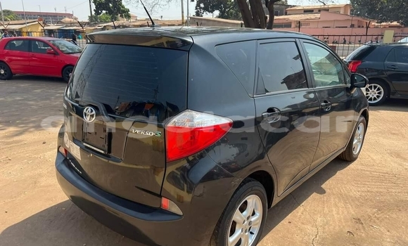 Acheter Occasion Voiture Toyota Verso Noir à Luanda, Province de Luanda Acheter Occasion Voiture Toyota Verso Noir à Luanda, Province de Luanda