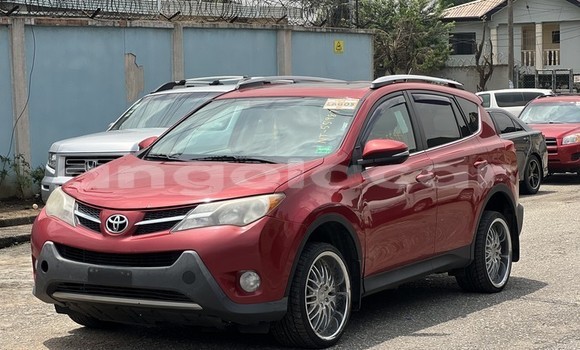 Comprar Usado Toyota RAV4 Vermelho Carro em Luanda em Luanda Province Comprar Usado Toyota RAV4 Vermelho Carro em Luanda em Luanda Province