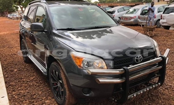 Comprar Usado Toyota RAV4 Outro Carro em Luanda em Luanda Province