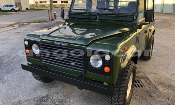Comprar Usado Land Rover Defender Verde Carro em Luanda em Luanda Province