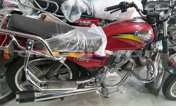 Comprar Usado Dacia Nova Vermelho Carro em Luanda em Luanda Province