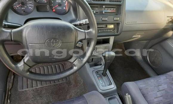 Comprar Usado Toyota RAV4 Azul Carro em Luanda em Luanda Province Comprar Usado Toyota RAV4 Azul Carro em Luanda em Luanda Province