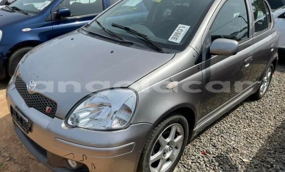 Comprar Usado Toyota Vitz Preto Carro em Luanda em Luanda Province