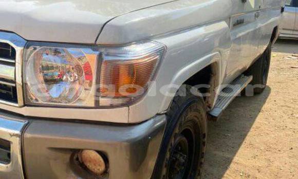 Comprar Usado Toyota Land Cruiser Branco Carro em Benguela em Benguela Comprar Usado Toyota Land Cruiser Branco Carro em Benguela em Benguela