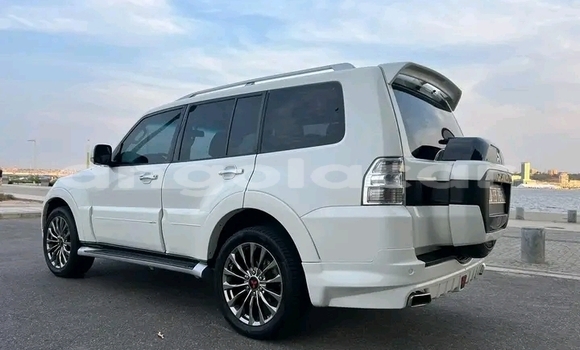 Comprar Usado Mitsubishi Pajero Branco Carro em Luanda em Luanda Province Comprar Usado Mitsubishi Pajero Branco Carro em Luanda em Luanda Province