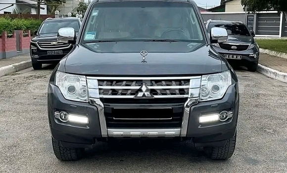 Comprar Usado Mitsubishi Pajero Prata Carro em Luanda em Luanda Province Comprar Usado Mitsubishi Pajero Prata Carro em Luanda em Luanda Province