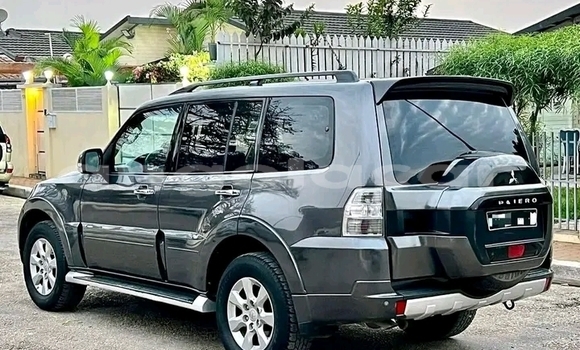 Comprar Usado Mitsubishi Pajero Prata Carro em Luanda em Luanda Province Comprar Usado Mitsubishi Pajero Prata Carro em Luanda em Luanda Province