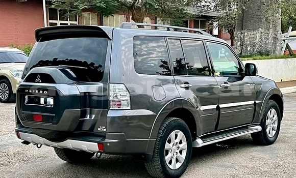 Comprar Usado Mitsubishi Pajero Prata Carro em Luanda em Luanda Province Comprar Usado Mitsubishi Pajero Prata Carro em Luanda em Luanda Province