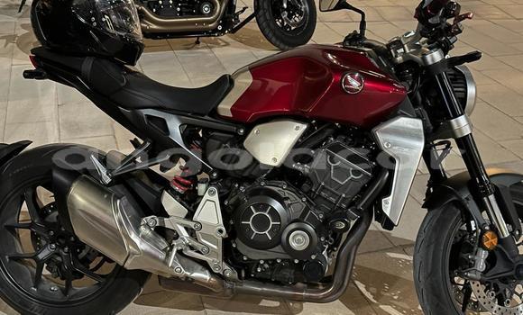 Comprar Usado Honda CB Vermelho Moto em Luanda em Luanda Province
