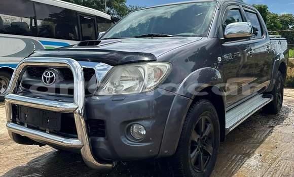Comprar Usado Toyota Hilux Prata Carro em Luanda em Luanda Province