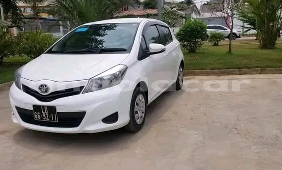 Buy Used Toyota Yaris White Car in Luanda in Luanda Province