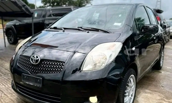 Buy Used Toyota Yaris Black Car in Luanda in Luanda Province
