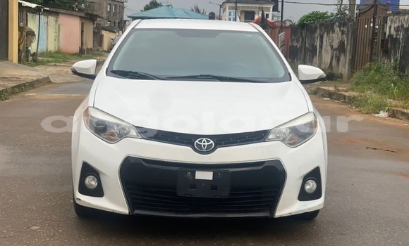Buy Used Toyota Corolla White Car in Luanda in Luanda Province