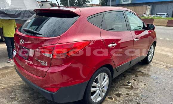 Acheter Occasion Voiture Hyundai Tucson Rouge à Luanda, Province de Luanda Acheter Occasion Voiture Hyundai Tucson Rouge à Luanda, Province de Luanda