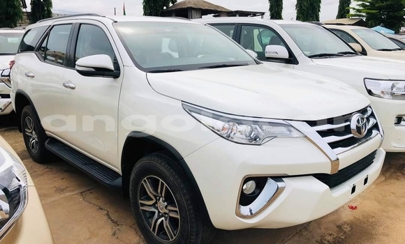 Acheter Occasion Voiture Toyota Fortuner Blanc à Luanda, Province de Luanda Acheter Occasion Voiture Toyota Fortuner Blanc à Luanda, Province de Luanda