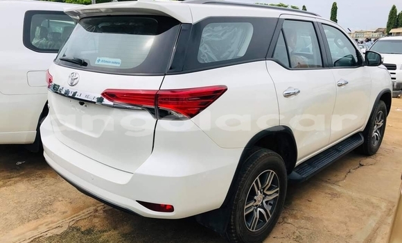 Buy Used Toyota Fortuner White Car in Luanda in Luanda Province Buy Used Toyota Fortuner White Car in Luanda in Luanda Province