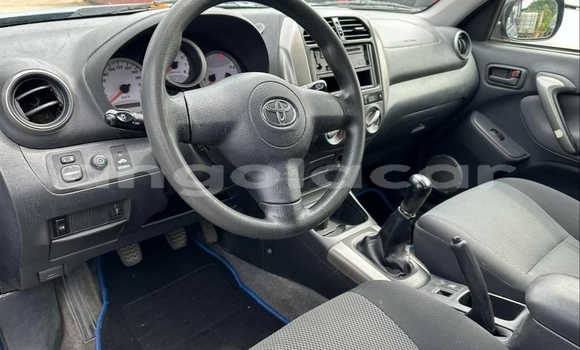 Acheter Occasion Voiture Toyota RAV4 Bleu à Luanda, Province de Luanda Acheter Occasion Voiture Toyota RAV4 Bleu à Luanda, Province de Luanda