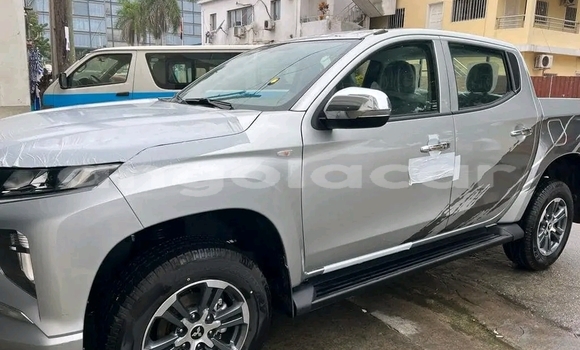 Comprar Usado Mitsubishi L200 Prata Carro em Luanda em Luanda Province
