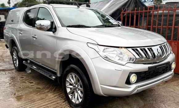Acheter Occasion Voiture Mitsubishi L200 Gris à Luanda, Province de Luanda Acheter Occasion Voiture Mitsubishi L200 Gris à Luanda, Province de Luanda