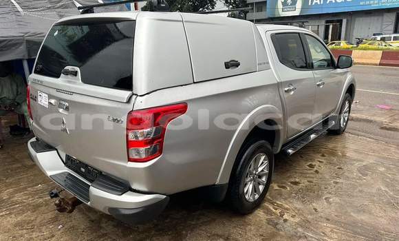Acheter Occasion Voiture Mitsubishi L200 Gris à Luanda, Province de Luanda Acheter Occasion Voiture Mitsubishi L200 Gris à Luanda, Province de Luanda