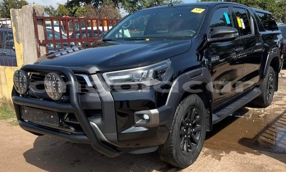 Comprar Usado Toyota Hilux Preto Carro em Luanda em Luanda Province