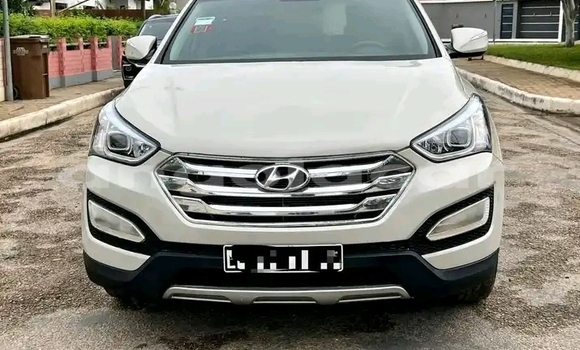 Buy Used Hyundai Santa Fe White Car in Luanda in Luanda Province Buy Used Hyundai Santa Fe White Car in Luanda in Luanda Province