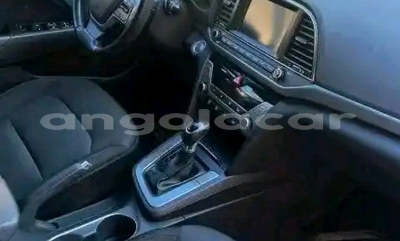 Acheter Occasion Voiture Hyundai Elantra Blanc à Luanda, Province de Luanda