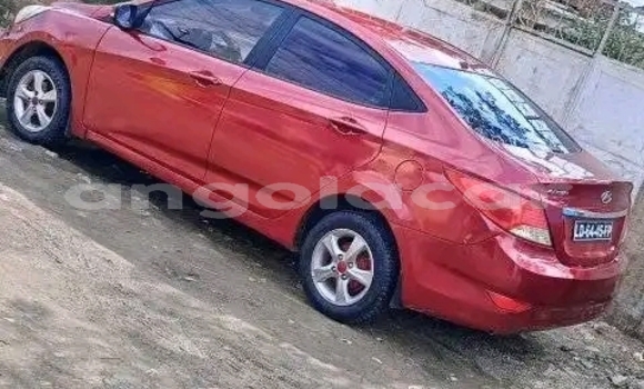 Comprar Usado Hyundai Accent Vermelho Carro em Luanda em Luanda Province