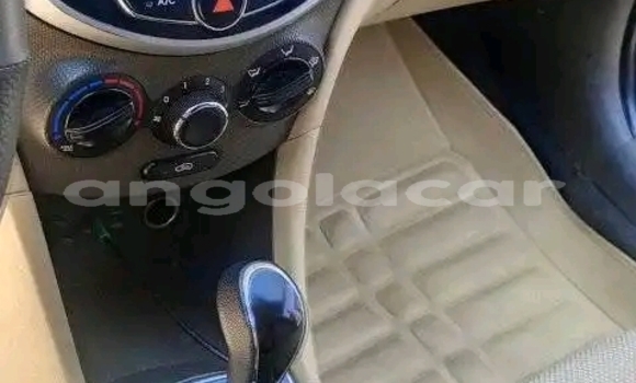 Comprar Usado Hyundai Accent Vermelho Carro em Luanda em Luanda Province Comprar Usado Hyundai Accent Vermelho Carro em Luanda em Luanda Province