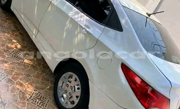 Acheter Occasion Voiture Hyundai Accent Blanc à Luanda, Province de Luanda Acheter Occasion Voiture Hyundai Accent Blanc à Luanda, Province de Luanda