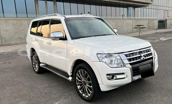 Comprar Usado Mitsubishi Pajero Branco Carro em Luanda em Luanda Province