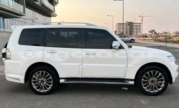Buy Used Mitsubishi Pajero White Car in Luanda in Luanda Province Buy Used Mitsubishi Pajero White Car in Luanda in Luanda Province